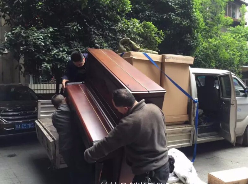 鋼琴搬運(yùn)